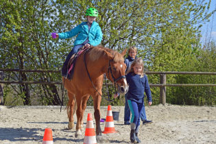 Im Team den Parcours durchlaufen.